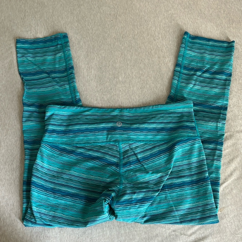 Multicolored lululemon 21” length leggings size 8